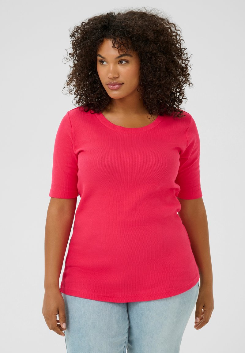 Camiseta de manga corta y cuello redondo en un vibrante color rosa, hecha de tela acanalada. Diseño ajustado con una textura suave y un ligero estiramiento.