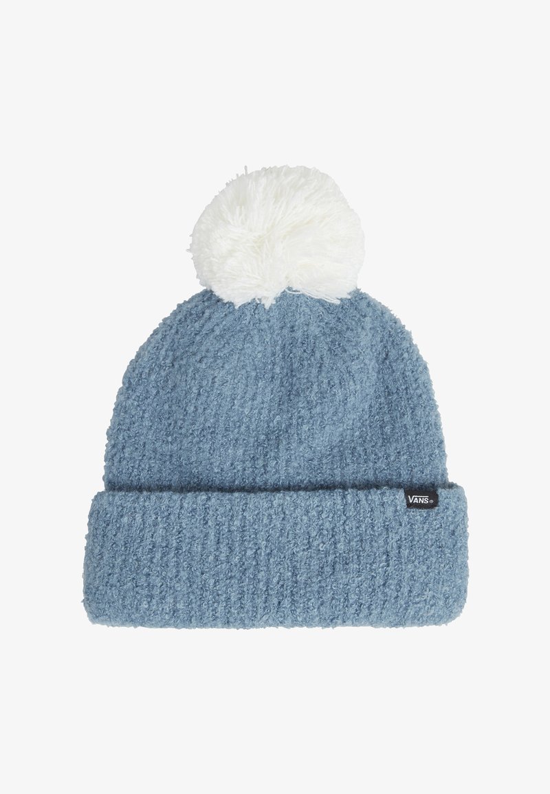 Gorro de punto azul con un patrón texturizado, que presenta un dobladillo enrollado y un pompón blanco en la parte superior. Incluye una pequeña etiqueta de logo negra.