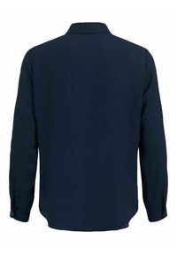 Chemise à manches longues en tissu bleu marine foncé, dotée d'un col classique et de poignets à boutons, avec une texture lisse et une coupe ajustée.
