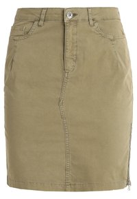 Jupe en denim kaki avec une fermeture éclair à l'avant et un bouton, deux poches latérales, et un détail zip sur le côté gauche pour une fonctionnalité accrue.