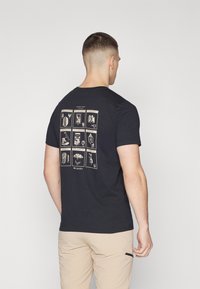 Columbia RAPID RIDGE™ BACK GRAPHIC TEE  - T-shirts med print - black/camp ico