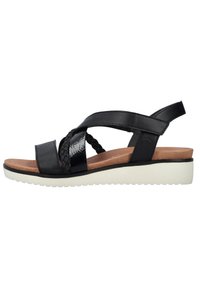 Svart lädersandal med flätade detaljer, justerbar rem, platåsål och texturerad fotbädd. Slät yta med en kontrasterande vit sula.