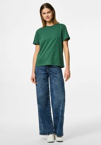 Pieces PCRIA SS SOLID TEE NOOS - Paprasti marškinėliai - hunter green