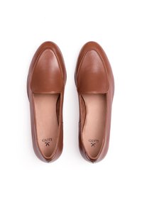 Bruine leren ballerina's met een ronde neus en een minimalistisch ontwerp. Glad oppervlak, gestikte details en een gevoerde binnenzool zijn zichtbaar.