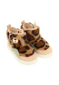 Botas de piel de leopardo con un diseño en beige y verde menta, bordes redondeados y un forro de felpa. Cuenta con un acento de cara de oso en el costado.