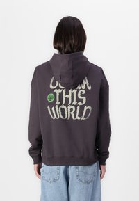 Night Addict Sweatshirt com capuz - charcoal