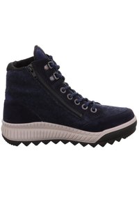 Sneaker blu navy a metà altezza in suede e tessuto testurizzato, con cerniera laterale, chiusura con lacci e suola in gomma rigata.