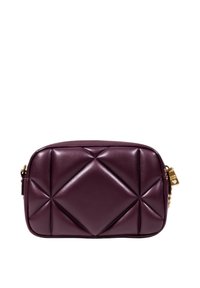 Borsa in pelle borgogna con motivo a diamante trapuntato, accessori in oro e chiusura con zip. Forma rettangolare con una finitura lucida.