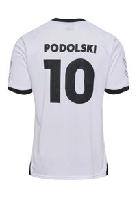Hvid sports trøje med sort rund hals og sorte detaljer. Ryggen viser navnet "PODOLSKI" og nummeret "10" i fed sort.