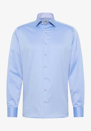 Lichtblauwe shirt met lange mouwen, gemaakt van een gladde stof. Voorzien van een klassieke kraag, knopen aan de voorkant en manchet met één knop. Subtiele glansafwerking.