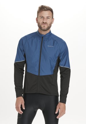 Blå og sort cykeljakke med lange ærmer, fuld frontlynlås, reflekterende detaljer og en tætsiddende design. Lavet af letvægts, åndbart materiale.