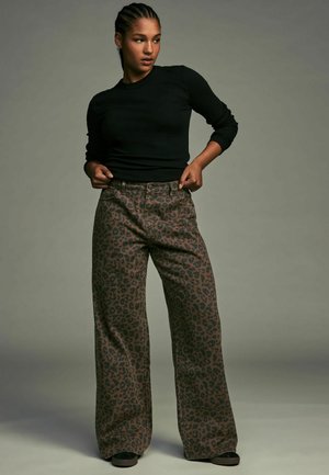 Next REGULAR FIT - WIDE - Stoffhose - leopard print