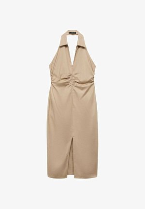 Béžové šaty na ramínka s hlubokým výstřihem do V, nabíraným předním dílem a rozparkem do stehna, vyrobené z měkké tkaniny. Mají límcový výstřih.