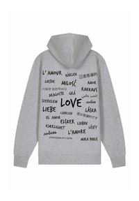 Felpa grigia con cappuccio caratterizzata da diverse scritte in più lingue relative alla parola "amore", con cappuccio regolabile e maniche lunghe.