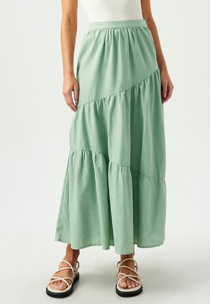 Gonna maxi in morbido tessuto verde, caratterizzata da un design a strati con dettagli arricciati. Vita elastica e silhouette fluida per il massimo comfort.