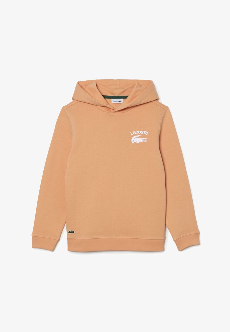 Beige Lacoste hoodie met lange mouwen, wit logo op de borst en klein groen krokodil-embleem nabij de zoom.