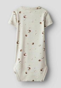 Jasnobeżowy kaftanik z krótkim rękawem, ozdobiony powtarzającym się wzorem brązowych kokosów i muszelek, wykonany z miękkiej bawełny, który dobrze przylega do ciała.