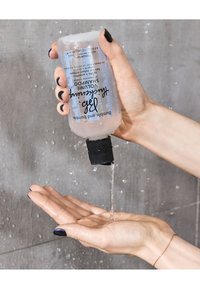 Bumble and bumble THICKENING VOLUME SHAMPOO - Shampoing - n/a