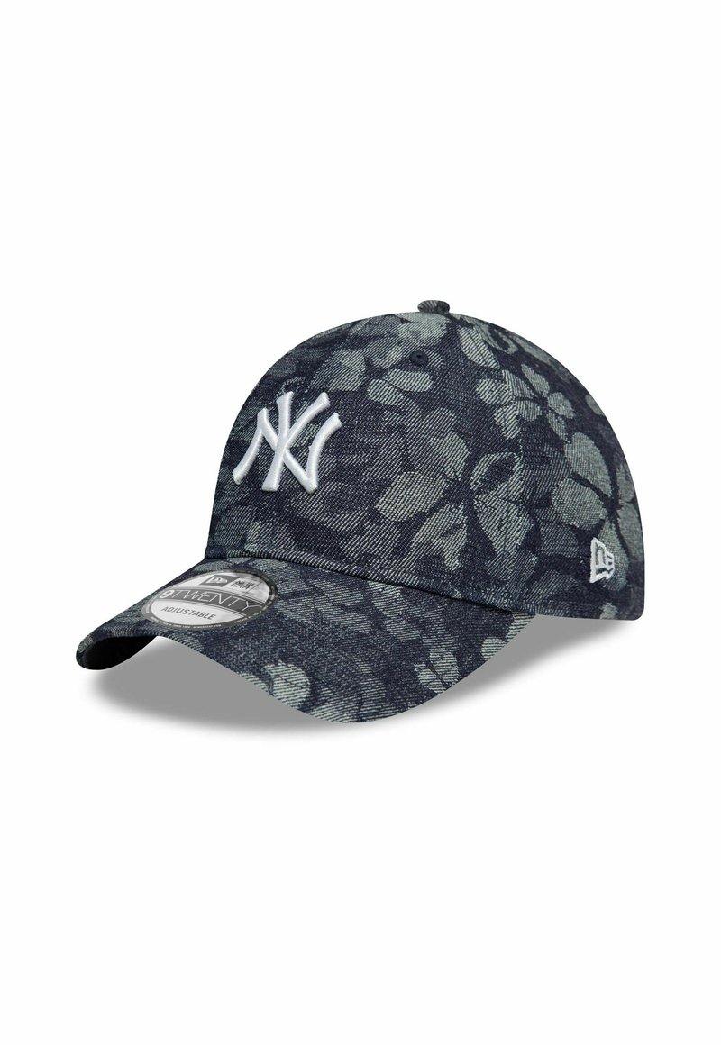 Verstellbare Baseballmütze aus Marineblauem Denim mit leichtem floralen Muster. Mit weißem gesticktem Logo und gebogenem Schild. 9TWENTY-Stil.