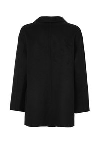 Cappotto in lana nera con collo a scacco, vestibilità ampia e maniche a tre quarti. Tessuto liscio, taglio dritto e senza chiusure visibili o tasche.