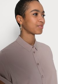 Samsøe Samsøe MAJAN SHIRT - Blusa com botões - bark