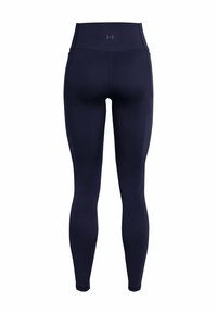 Legginsy o wysokim stanie, dopasowane w kolorze granatowym. Wykonane z elastycznego, gładkiego materiału, z detalem logo na pasku i bocznymi kieszeniami.