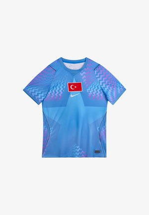 Maillot de sport bleu à manches courtes avec motifs en zigzag, grande étoile centrale, logo Nike et un drapeau turc rectangulaire sur la poitrine.