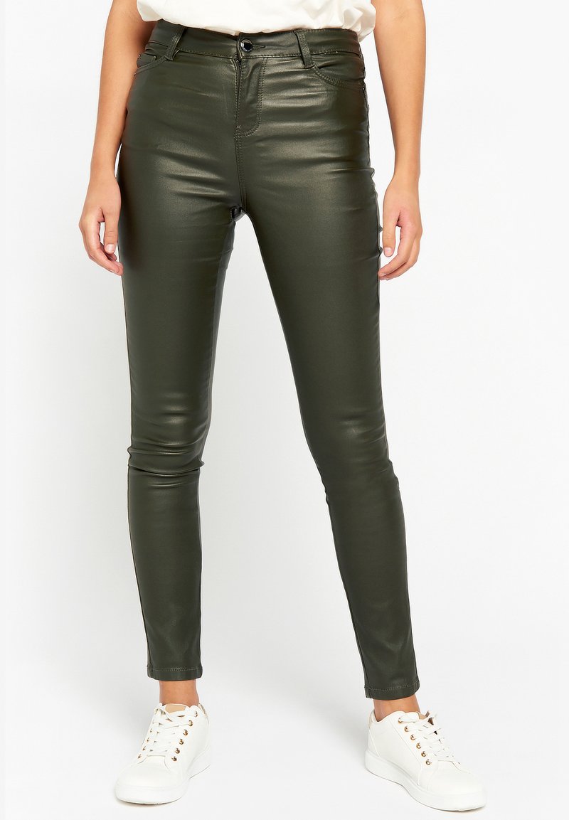 LolaLiza COATED SKINNY - Nohavice - khaki darky