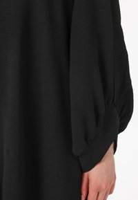 Modanisa Klassisk frakke - black