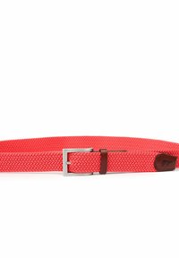 Geweven rode riem van elastisch materiaal, met een zilveren metalen gesp en een bruine leren accent met logo.