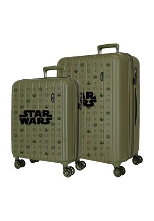 Dos maletas rígidas de color verde oliva con logotipos de Star Wars, patrones de emblemas verticales, cuatro ruedas giratorias y asas retráctiles.