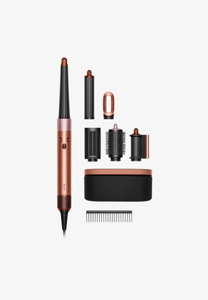 Hairstyling-Set mit einem schwarzen und roségoldenen Griff, mehreren Aufsätzen und einer mattschwarzen Aufbewahrungstasche mit roségoldenen Akzenten.