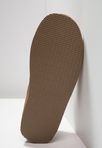 Thumbnail Image 5