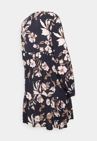 Vestido de mangas compridas com um fundo azul marinho escuro, apresentando um padrão floral em tons suaves de rosa e castanho, saia em camadas e punhos com botão.