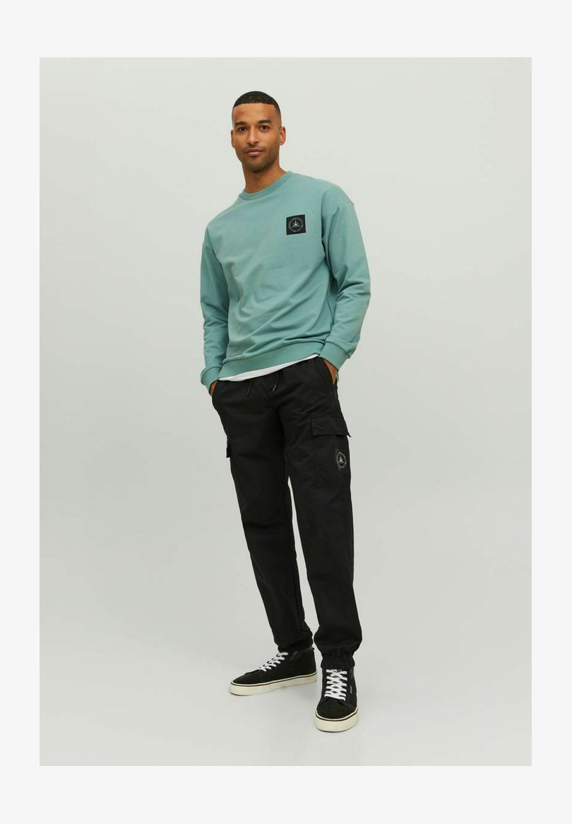 Pantaloni Cargo Uomo JACK & JONES, Verde Bosco, Taglia 33W X 32L, In Tela, Con Tasche Laterali