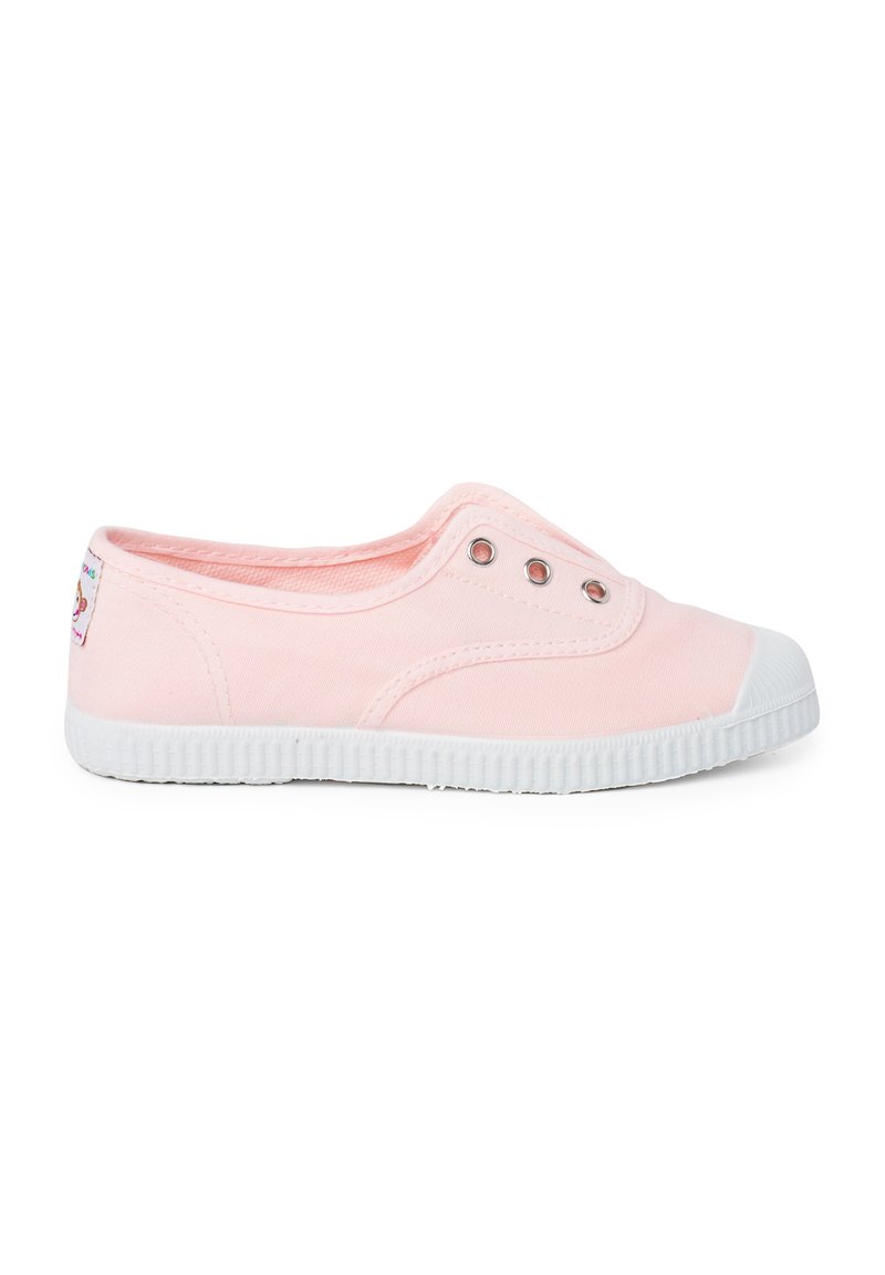 Scarpe slip-on in tela rosa chiaro con accenti elasticizzati sui lati, punta in gomma bianca e suola in gomma testurizzata. Presenta occhielli metallici per una buona traspirabilità.