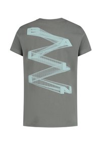 Grijze t-shirt met korte mouwen met lichtblauwe 3D zigzagtekst "BALZIN" op de achterkant.