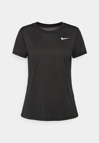 Camiseta deportiva de manga corta negra, hecha de un tejido suave y transpirable. Presenta el logo de la marca Nike en color blanco en la parte superior izquierda.