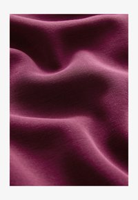Unselected, burgundy
