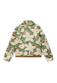 Μπεζ fleece μπουφάν με ανάγλυφα λευκά λουλουδάτα σχέδια και πράσινες λεπτομέρειες κληματίδας, μακριά μανίκια και καφέ τελείωμα στο κάτω μέρος.