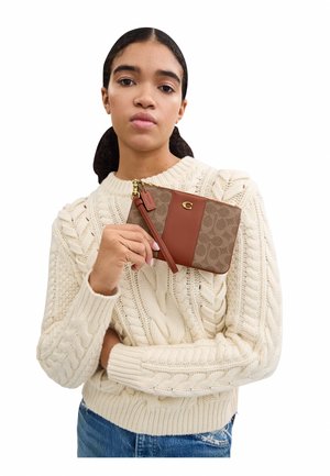 COACH, ESSENTIAL SMALL WRISTLET IN SIGNATURE CANVAS . - Pochette - b tan caramel