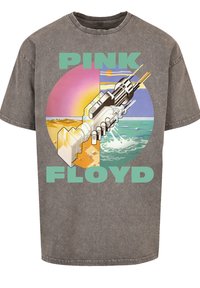 Graues, übergroßes T-Shirt mit einem bunten Grafikdesign, das eine Hand, die Sonne, den Ozean und eine Landschaft zeigt, sowie dem Text "PINK FLOYD" in mintgrün.