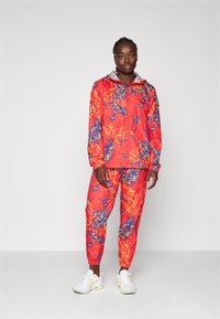 Nike Performance FC BARCELONA ESSENTIAL PANT - Equipación de clubes - university red/university gold