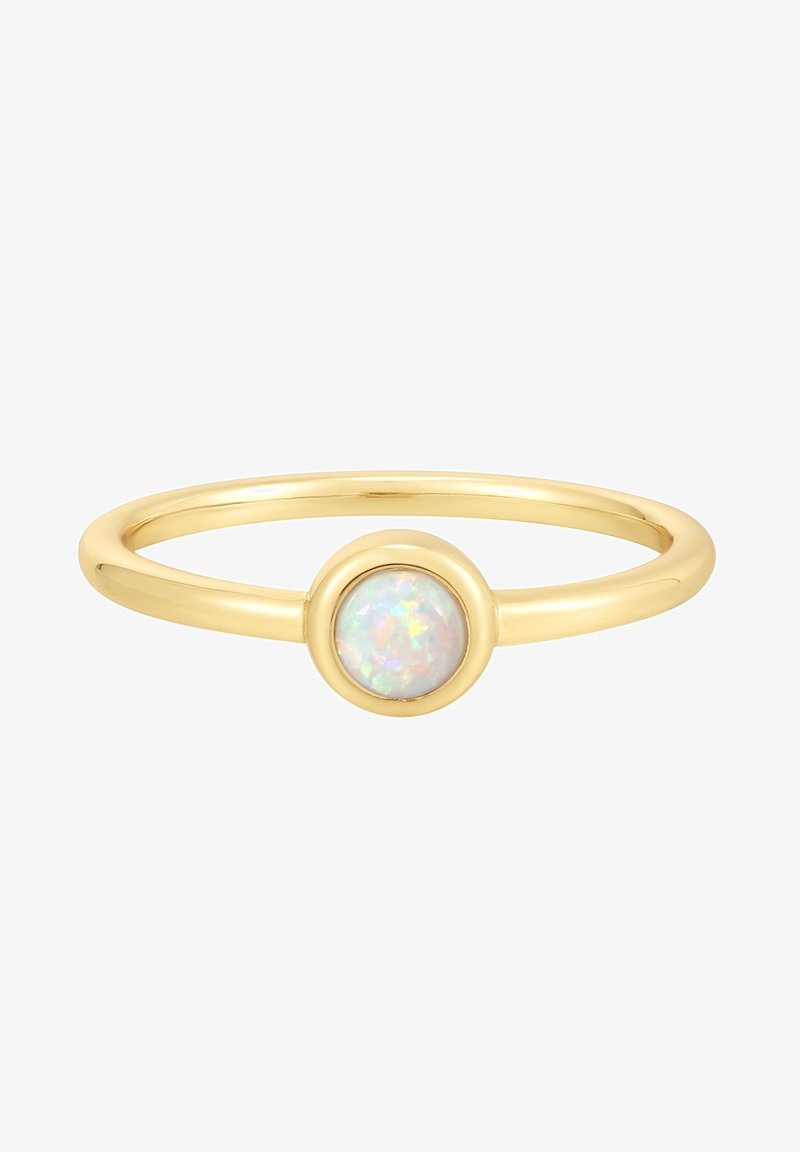 Aranyozott gyűrű, kör alakú opál kaboson kővel, sima gyűrűtesttel és polírozott felülettel. Az opál csillogó színváltozásokat mutat.