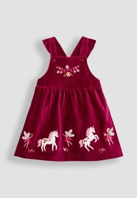 Vestido tipo pinafore de terciopelo rosa oscuro con bordado floral en el pecho y el dobladillo inferior, que presenta hadas y unicornios blancos.