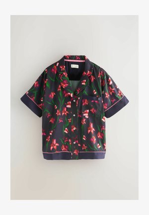 Kurzarmhemd aus dunklem Marine-Satin mit einem Blumenmuster in Rosa und Grün, ausgestattet mit einer Brusttasche und dekorativen Nähten am Saum.