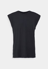 T-shirt noir sans manches avec un col rond, fabriqué en tissu doux, présentant une coupe décontractée et des fentes latérales à l'ourlet pour faciliter les mouvements.