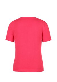 Ryškiai rožinis, trumpomis rankovėmis megztas viršus su ribotu rankogaliu ir apačia, parodytas iš nugaros ant paprasto balto fono.