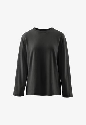 Prosty czarny longsleeve z okrągłym dekoltem, prezentowany na białym tle, o luźnym kroju i gładkim materiale.