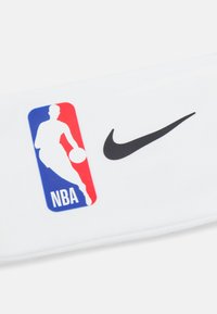 Nike Performance FURY HEADBAND 2.0 NBA - Fejpánt - white/black